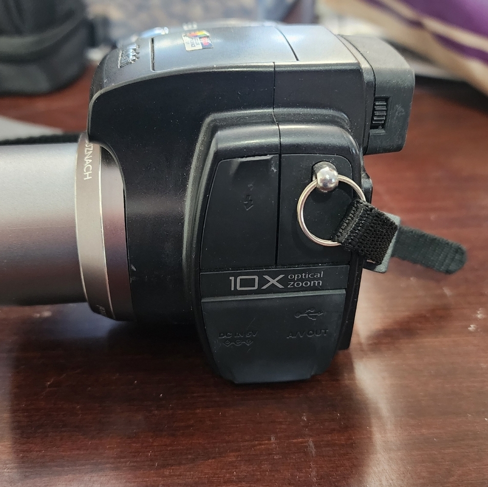 Kodak EasyShare Z7590 Black Digital Camera - 10X Zoom, 5.0 MP - Picture 13 of 16